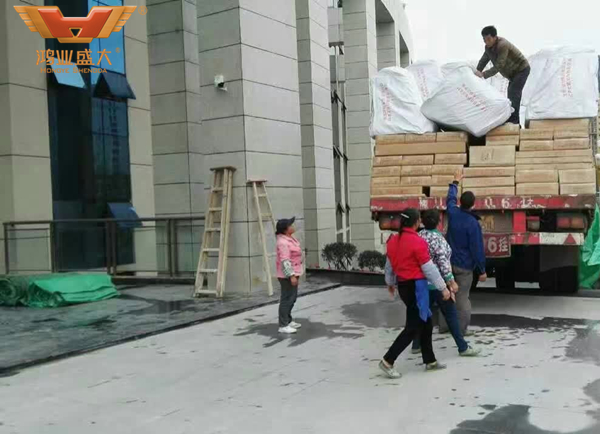 鴻業(yè)家具貨物運送到錫林郭勒盟檔案局正在卸裝