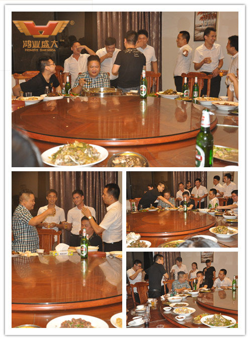  在餐桌上大家相互敬酒，你一杯，我一杯，氣氛很是融洽，當(dāng)然在氣氛融洽的同時老板為每一位員工一一表達(dá)了謝意，感謝為公司的付出，同時為每位員工贈送了一盒月餅。讓員工感受到了老板以及公司對他們的厚愛